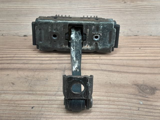 bontott BMW 3 E91 Jobb első Ajtóhatároló