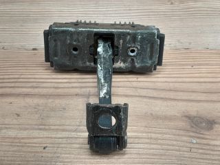 bontott BMW 3 E91 Jobb első Ajtóhatároló