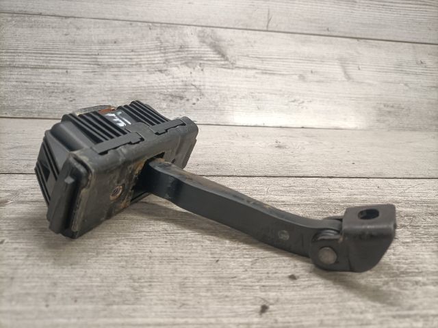 bontott BMW 3 E91 Jobb első Ajtóhatároló