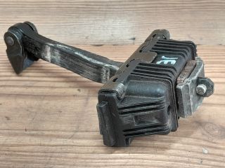 bontott BMW 3 E91 Jobb első Ajtóhatároló