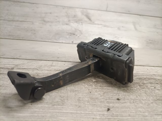 bontott BMW 3 E91 Jobb első Ajtóhatároló