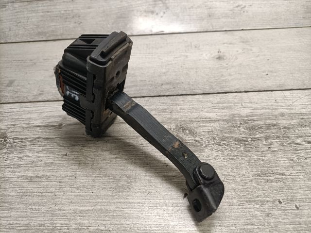 bontott BMW 3 E91 Jobb első Ajtóhatároló