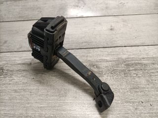 bontott BMW 3 E91 Jobb első Ajtóhatároló