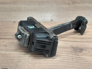 bontott BMW 3 E91 Jobb első Ajtóhatároló