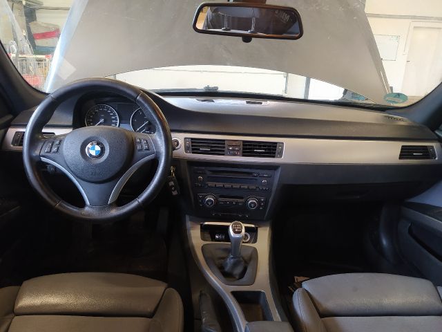 bontott BMW 3 E91 Jobb első Ajtóhatároló