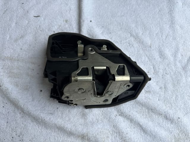 bontott BMW 3 E91 Jobb első Ajtózár