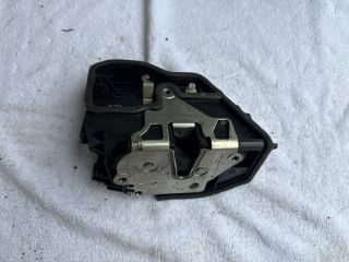 bontott BMW 3 E91 Jobb első Ajtózár