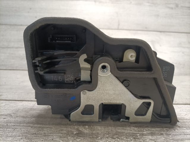 bontott BMW 3 E91 Jobb első Ajtózár