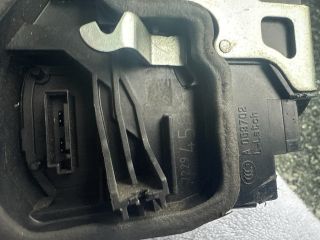 bontott BMW 3 E91 Jobb első Ajtózár