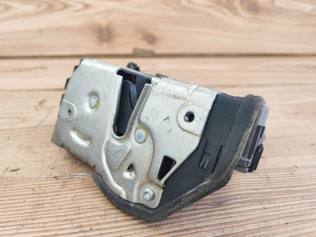 bontott BMW 3 E91 Jobb első Ajtózár