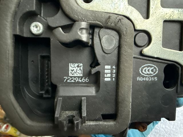 bontott BMW 3 E91 Jobb első Ajtózár