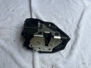 bontott BMW 3 E91 Jobb első Ajtózár