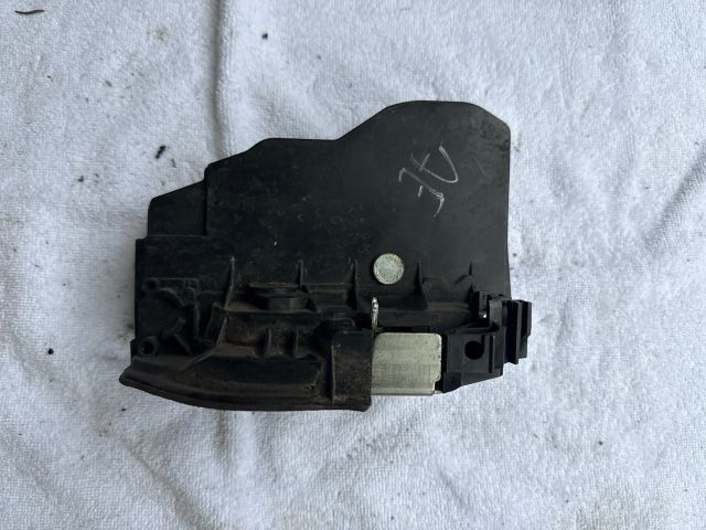 bontott BMW 3 E91 Jobb első Ajtózár