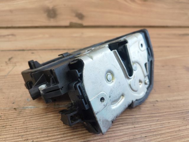 bontott BMW 3 E91 Jobb első Ajtózár