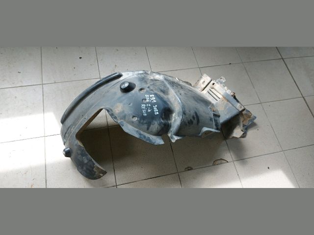 bontott BMW 3 E91 Jobb első Első Dobbetét (Kerékjárati, Műanyag)