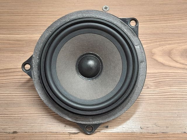 bontott BMW 3 E91 Jobb első Hangszóró