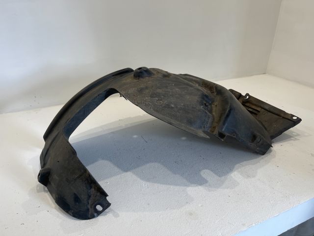 bontott BMW 3 E91 Jobb első Hátsó Dobbetét (Kerékjárati, Műanyag)