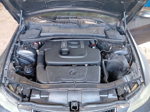 bontott BMW 3 E91 Jobb első Oldal Lökhárító Tartó (Műanyag)