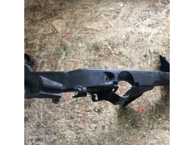 bontott BMW 3 E91 Jobb Fényszóró Tartó