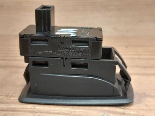 bontott BMW 3 E91 Jobb hátsó Ablakemelő Kapcsoló