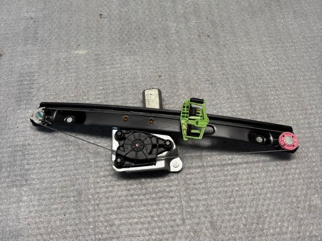 bontott BMW 3 E91 Jobb hátsó Ablakemelő Szerkezet (Elektromos)