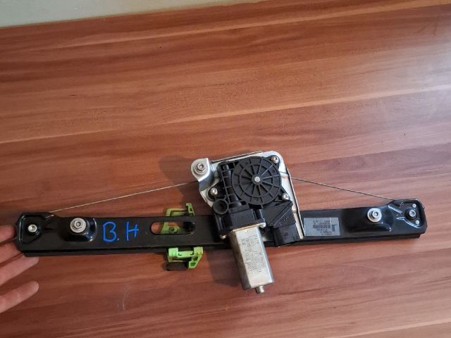 bontott BMW 3 E91 Jobb hátsó Ablakemelő Szerkezet (Elektromos)