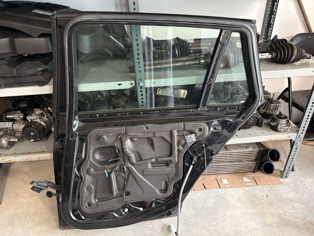 bontott BMW 3 E91 Jobb hátsó Ajtó (Részeivel)