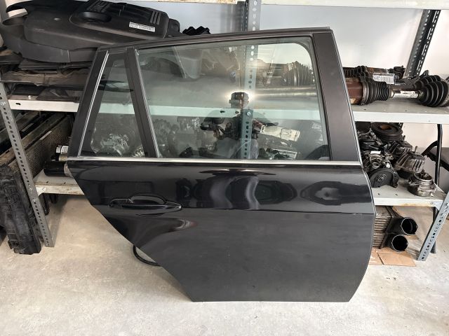 bontott BMW 3 E91 Jobb hátsó Ajtó (Részeivel)