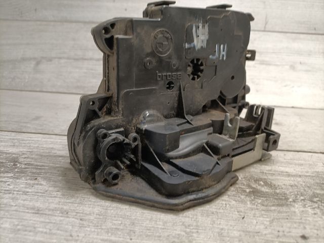 bontott BMW 3 E91 Jobb hátsó Ajtózár