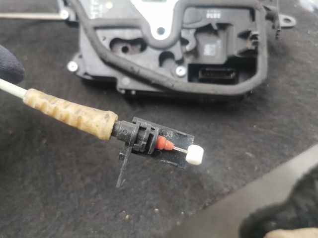 bontott BMW 3 E91 Jobb hátsó Ajtózár