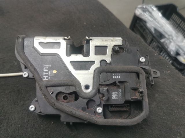 bontott BMW 3 E91 Jobb hátsó Ajtózár