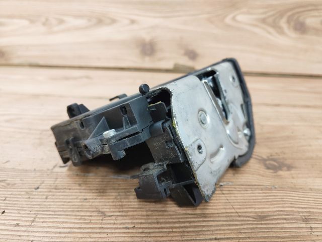 bontott BMW 3 E91 Jobb hátsó Ajtózár