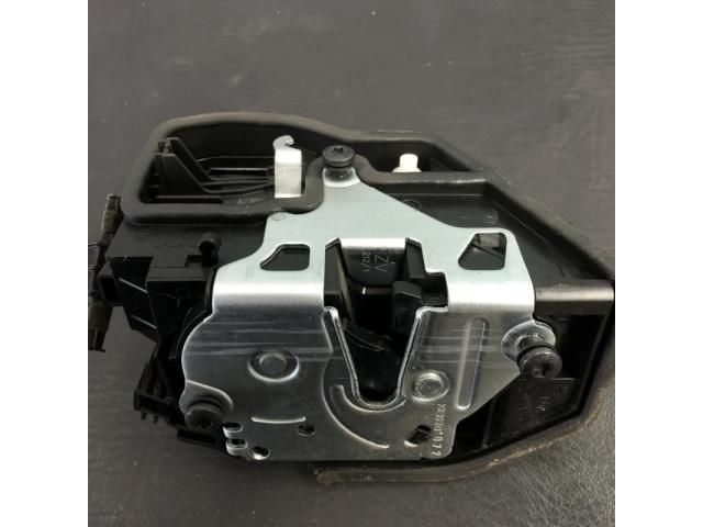 bontott BMW 3 E91 Jobb hátsó Ajtózár