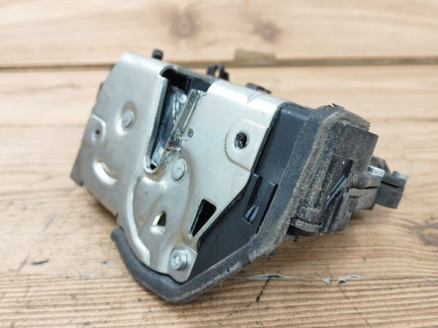 bontott BMW 3 E91 Jobb hátsó Ajtózár