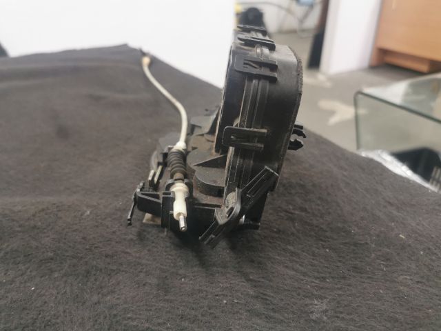 bontott BMW 3 E91 Jobb hátsó Ajtózár