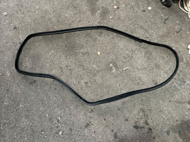 bontott BMW 3 E91 Jobb hátsó Gumikéder