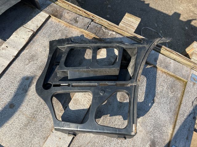 bontott BMW 3 E91 Jobb hátsó Oldal Lökhárító Tartó (Műanyag)