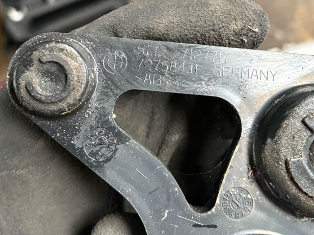 bontott BMW 3 E91 Jobb hátsó Oldal Lökhárító Tartó (Műanyag)