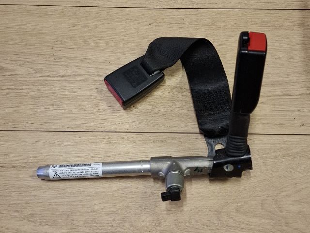 bontott BMW 3 E91 Jobb hátsó Övfeszítő