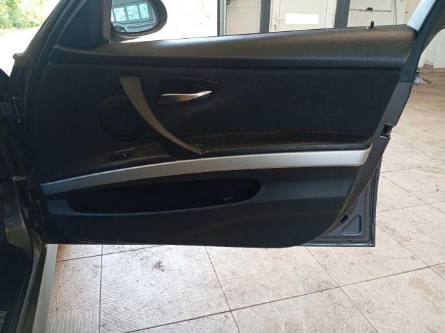 bontott BMW 3 E91 Jobb Napellenző