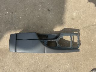 bontott BMW 3 E91 Könyöklő