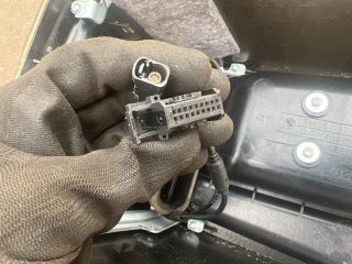 bontott BMW 3 E91 Könyöklő