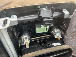 bontott BMW 3 E91 Könyöklő