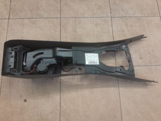 bontott BMW 3 E91 Könyöklő