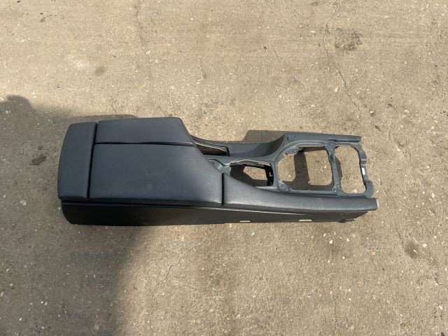 bontott BMW 3 E91 Könyöklő