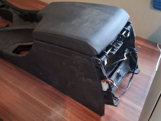 bontott BMW 3 E91 Könyöklő