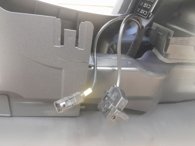 bontott BMW 3 E91 Könyöklő