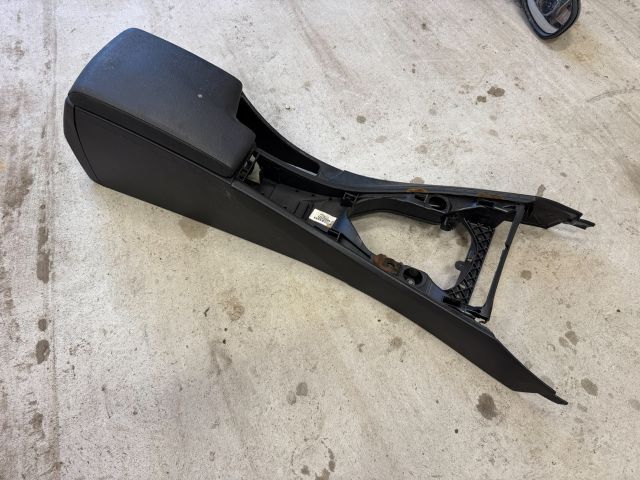 bontott BMW 3 E91 Könyöklő