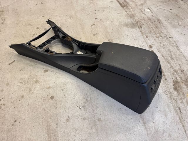 bontott BMW 3 E91 Könyöklő