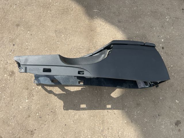 bontott BMW 3 E91 Könyöklő